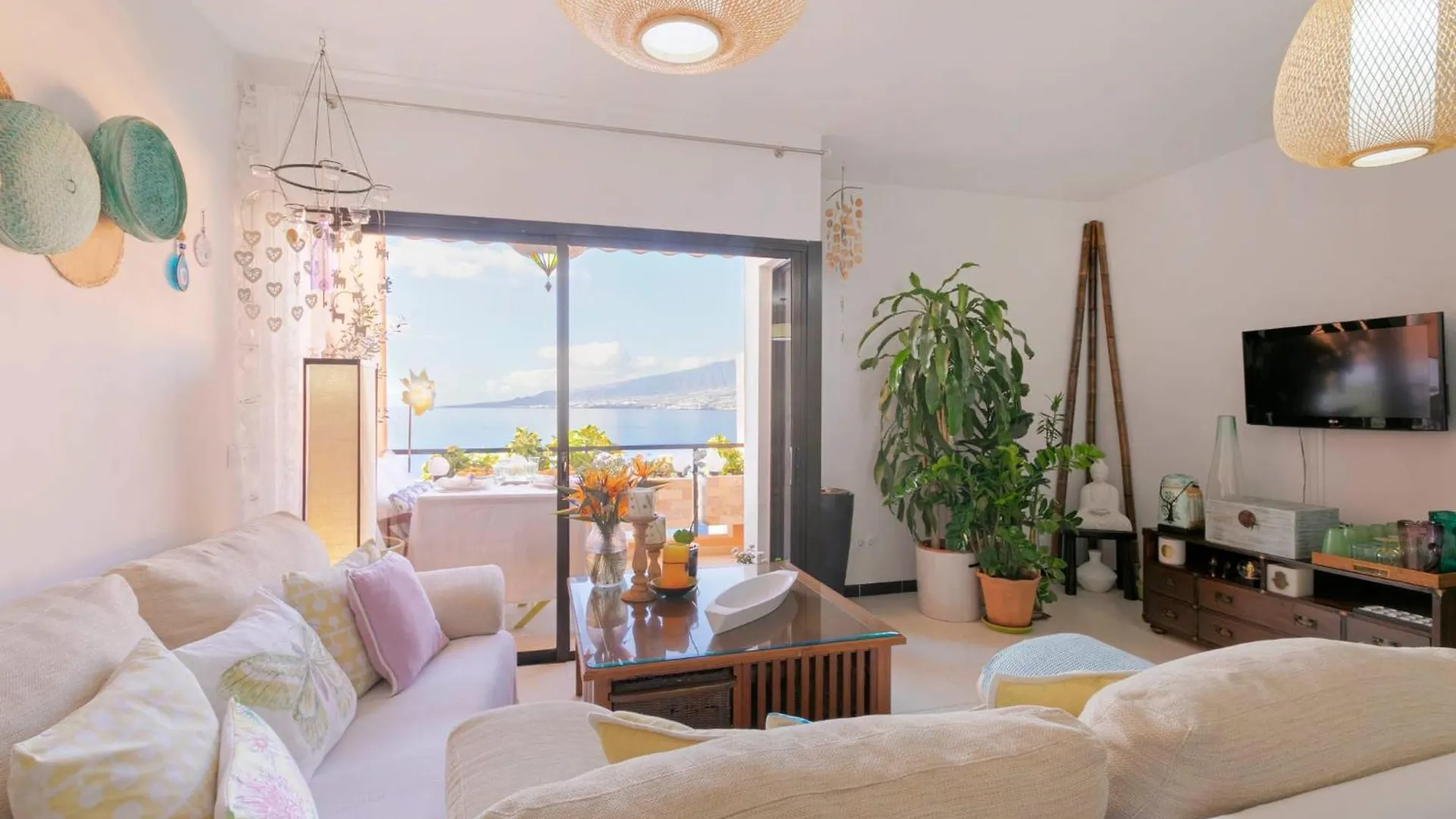 Luxury 1 Minute To The Beach & Salt Pool Apartment