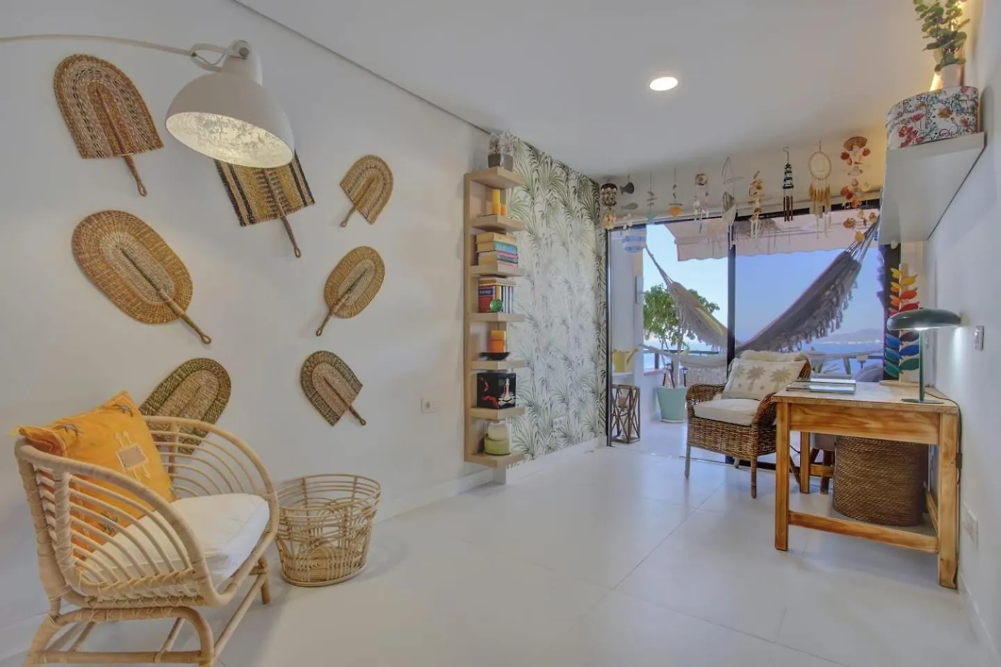 Apartment Luxury 1 Minute To The Beach & Salt Pool